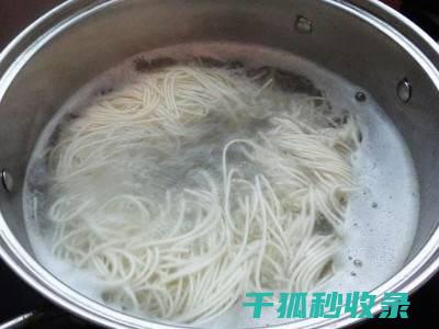 煮面不粘连？这些独家秘方你必须知道 (煮面不粘连)