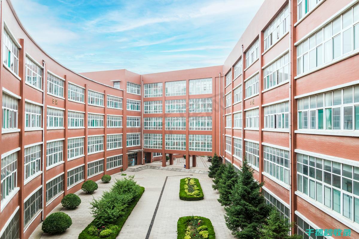 学校文具收纳大法：让书包不再沉重 (学校文具的整理方法)
